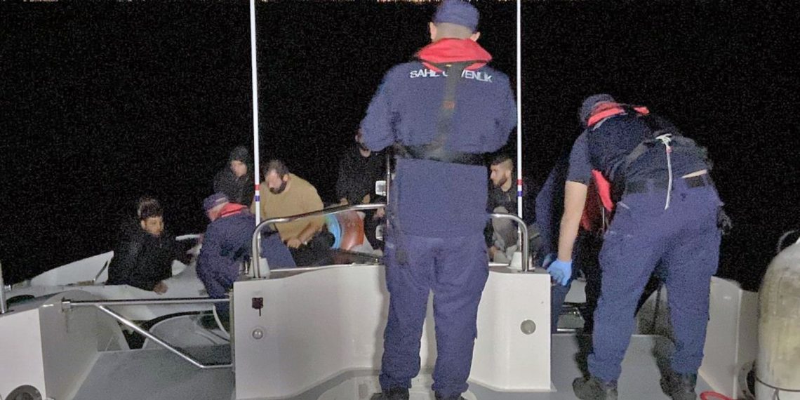 Datça’da 20 sistemsiz göçmen yakalandı