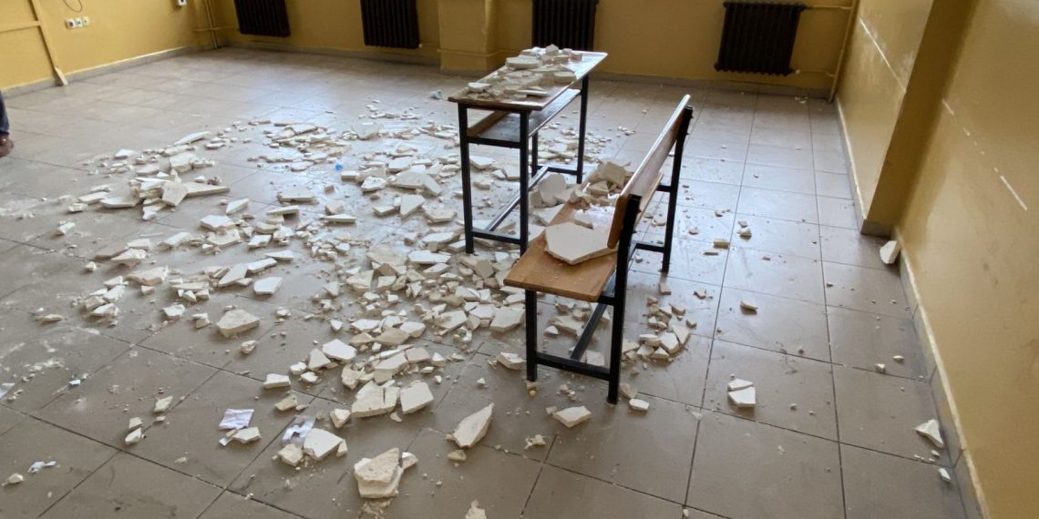 Ders sırasında sıva düştü: 7 öğrenci yaralı