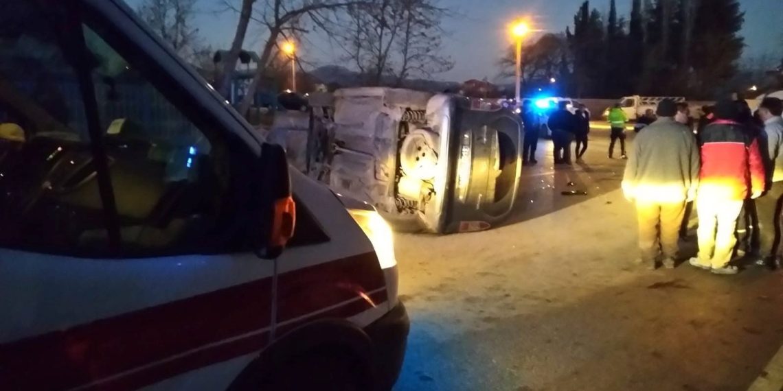 Direksiyon başına geçen çocuk şoför kaza yaptı, 2 kişi yaralandı