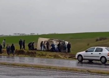 Diyarbakır Silvan karayolunda araç takla attı: 5 yaralı