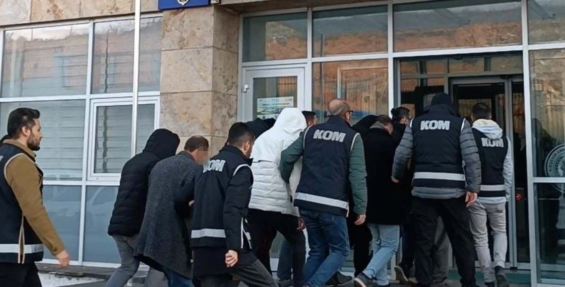 Ehliyet imtihanı dolandırıcılığı: 21 kuşkulu gözaltında