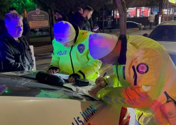 Ehliyetine el konulan alkollü şoför: Âlâ çek de meşhur olalım