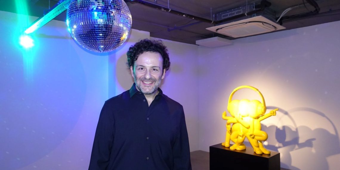 Erdil Yaşaroğlu’nun ferdî standı Transatlantik ziyarete açıldı