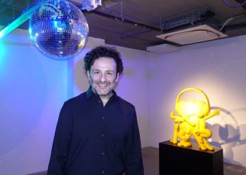 Erdil Yaşaroğlu’nun ferdî standı Transatlantik ziyarete açıldı