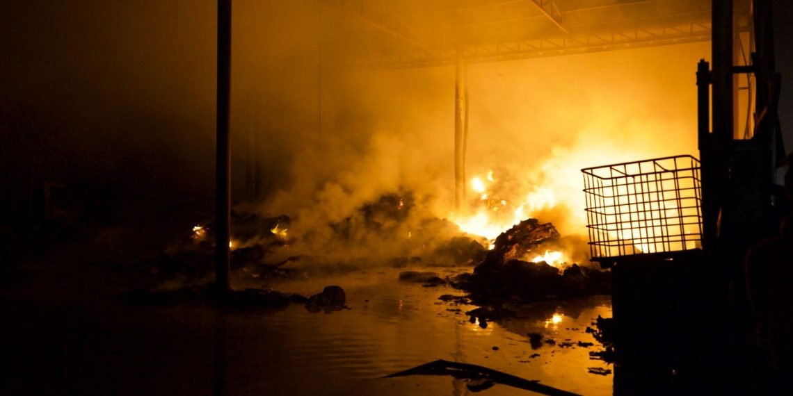 Eskişehir’de geri dönüşüm tesisinde çıkan yangın denetim altında