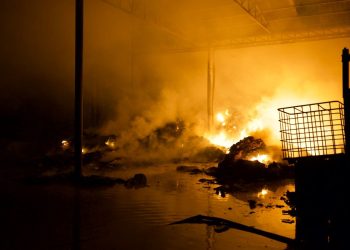 Eskişehir’de geri dönüşüm tesisinde çıkan yangın denetim altında