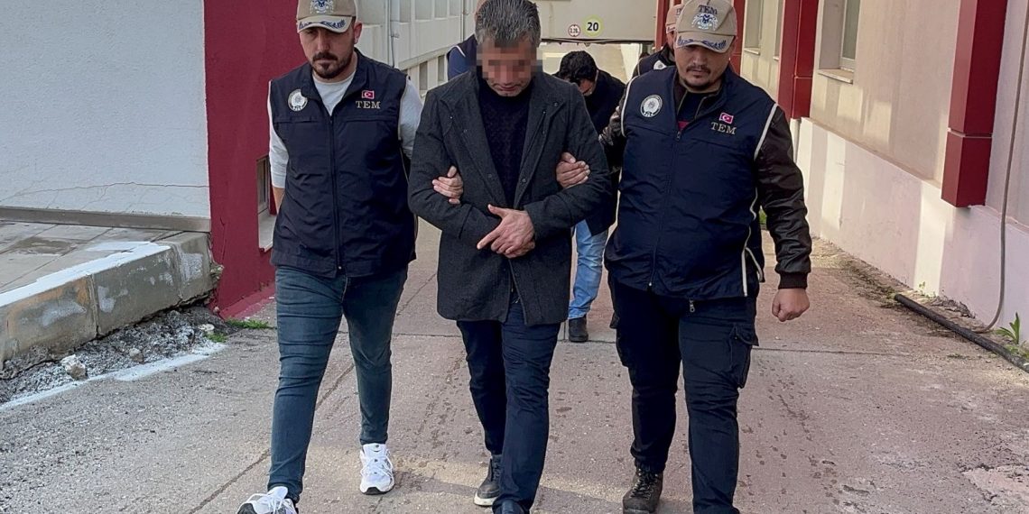 FETÖ’nün öğretmen imamı ile imtihan sorularını evvelden alan komiser yakalandı