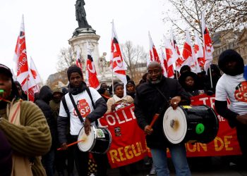 Fransız Senatosu, tartışmalı göç yasa tasarısını kabul etti