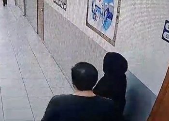 Gebe öğretmene dayak