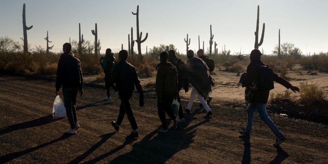 Göçmenler Meksika ile ABD ortasındaki sonu geçmeye devam ediyor