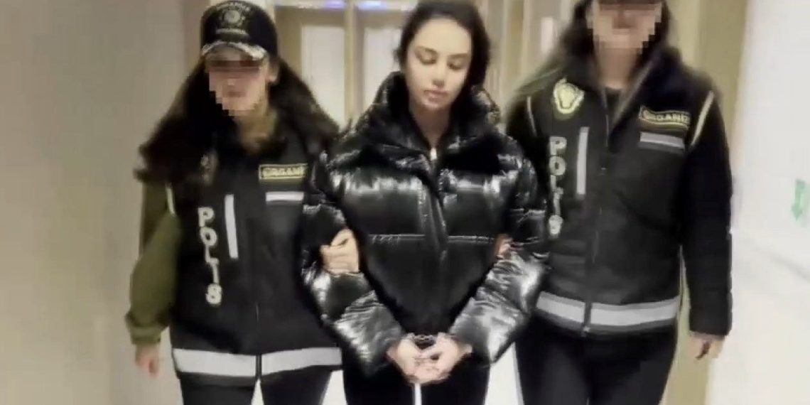 Gözaltına alınan toplumsal medya fenomeni Ece Ronay’ın telefonu inceleniyor