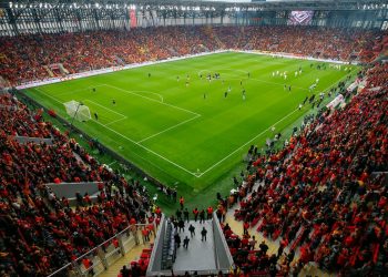 Göztepe kapalı gişe oynayacak