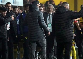 Grubu alandan çeken İstanbulspor Lideri Ecmel Faik Sarıalioğlu: Ceza gelmiş küme düşmüşüz sorun değil