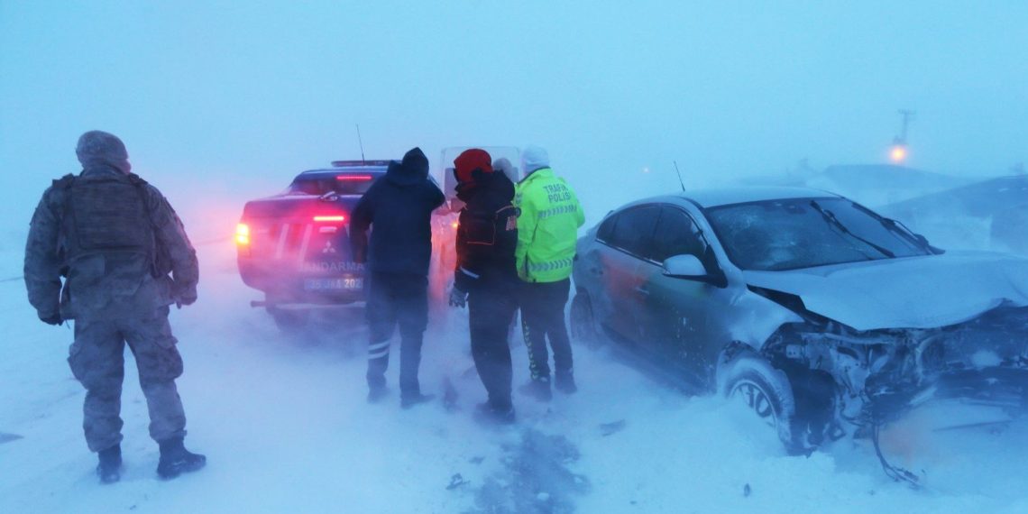 Hanlar Geçidi’nde zincirleme kaza: 1 meyyit, 17 yaralı