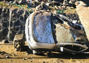 Heyelanda park halindeki cipin üzerine kaya düştü: ”40 saniye ile vefattan döndük”