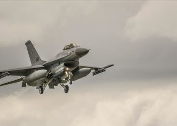 Hollanda açıkladı: Ukrayna’ya 18 adet F-16 savaş uçağı gönderilecek