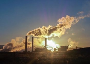 İngiltere, 2027’den itibaren ithal eserlere karbon vergisi uygulayacak