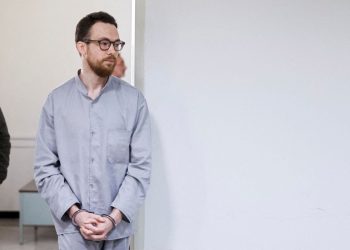 İran, AB diplomatı Floderus’u “yeryüzünde bozgunculuk” suçlamasıyla yargılıyor