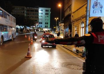 İstanbul’da 2 saatlik kontrolde 636 gözaltı