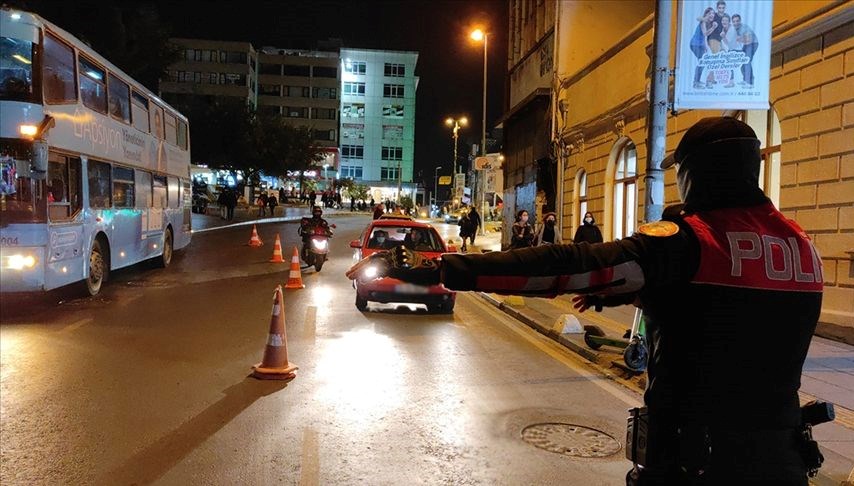 İstanbul’da 2 saatlik kontrolde 636 gözaltı