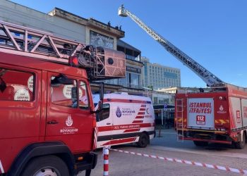İstanbul’da AVM yangını