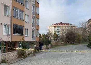 İstanbul’da bina önünde el bombası paniği
