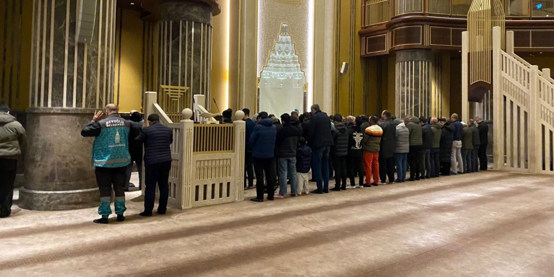 İstanbul’da şehitler için mescitlerde dua edildi