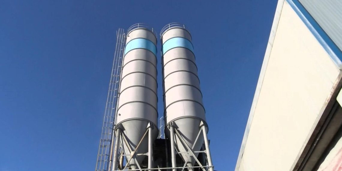 İstanbul’da işçi beton mikserine düştü