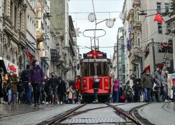 İstiklal Caddesi hanutçularına operasyon: 68 gözaltı