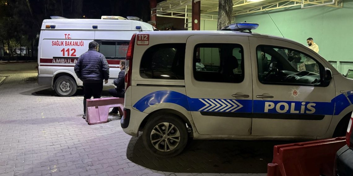 İzmir’de arbedede yaralanan kişi kaldırıldığı hastanede de bıçaklandı