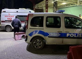 İzmir’de arbedede yaralanan kişi kaldırıldığı hastanede de bıçaklandı