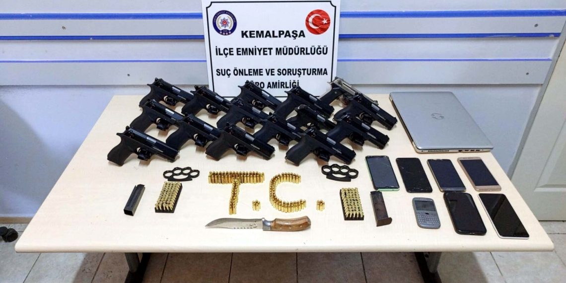İzmir’de silah ticareti yapan çete çökertildi: 2 tutuklama