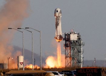 Jeff Bezos’un uzay şirketi Blue Origin New Shepard roketini muvaffakiyetle fırlattı
