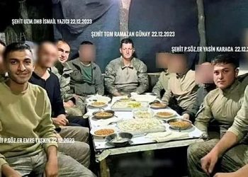 Kahramanlardan geriye bu fotoğraf kaldı: Tıpkı sofrada 4 şehit