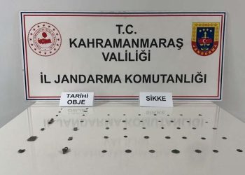 Kahramanmaraş’ta bir arabada 38 sikke ve 12 nesne ele geçirildi