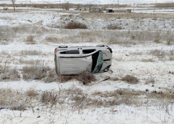 Kamyonet şarampole yuvarlandı: 2 yaralı