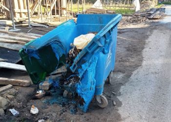 Kartepe’de çöp konteynerlerini yaktılar