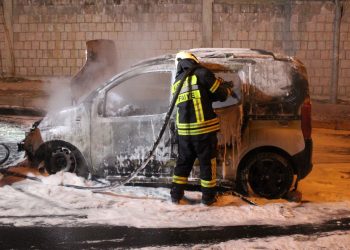 Kayseri’de yanan hafif ticari araç kullanılamaz hale geldi