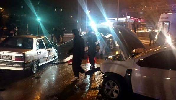 Kırıkkale’de iki araba çarpıştı: 9 yaralı