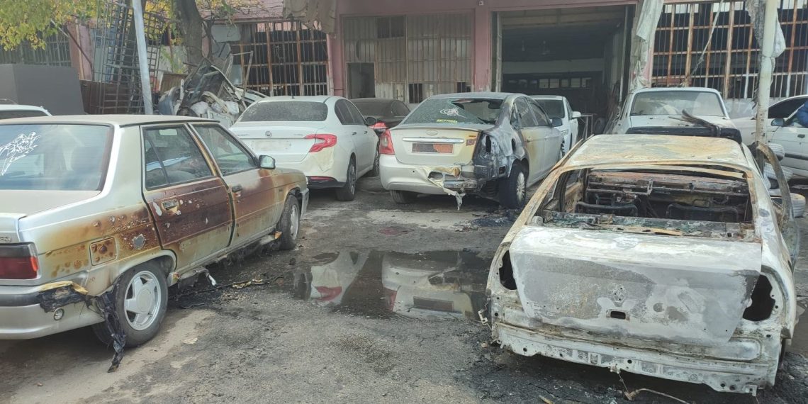 Kız arkadaşına çarpan arabası kundakladı: 8 araç ziyan gördü