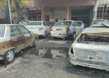 Kız arkadaşına çarpan arabası kundakladı: 8 araç ziyan gördü