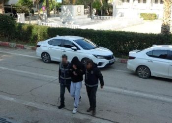 Kız arkadaşına çarpan aracı yaktı