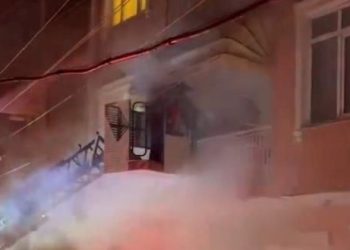 Kocaeli’de yangın paniği: Mahsur kalan bayanı itfaiye kurtardı