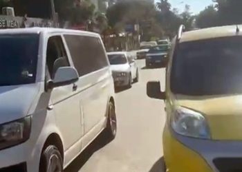 “Korsan taşımacılık” gerekçesiyle yol kesen 2 taksiciye gözaltı