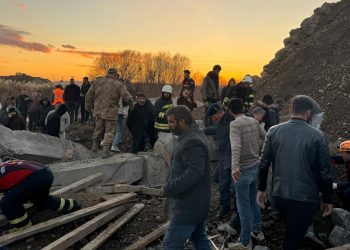 Kum ocağında istinat duvarı çöktü: 1 personel yaralı, 1 işçi öldü