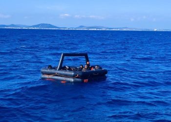 Lastik bottaki 51 kaçak kurtarıldı