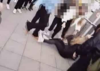 Lisede akran zorbalığı: Öğrenciyi dövüp kayıt altına aldılar