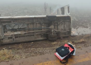 Öğretmenleri taşıyan servis minibüsü devrildi: 9 yaralı