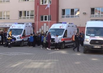 Okulda besin zehirlenmesi kuşkusu: 9 öğrenci hastanelik oldu