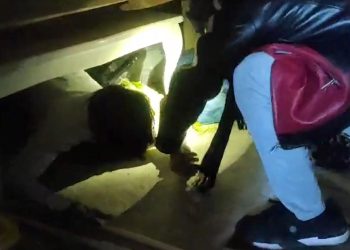 Polise yakalanmamak için mutfak dolabına saklı bölme yaptırdı